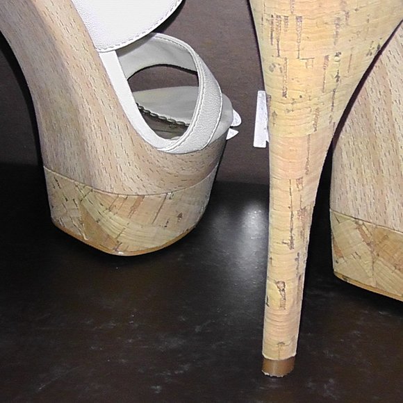 bebe Grecian style-leather w/gold braid Heels - Picture 3 of 4